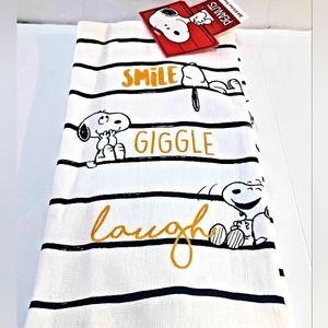 Snoopy smile giggle laugh kitchen towels
